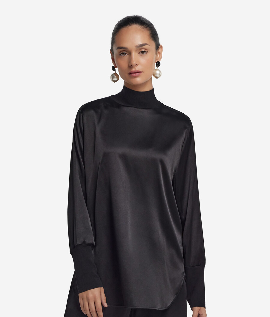 sidensatinblus med jerseyinlägg