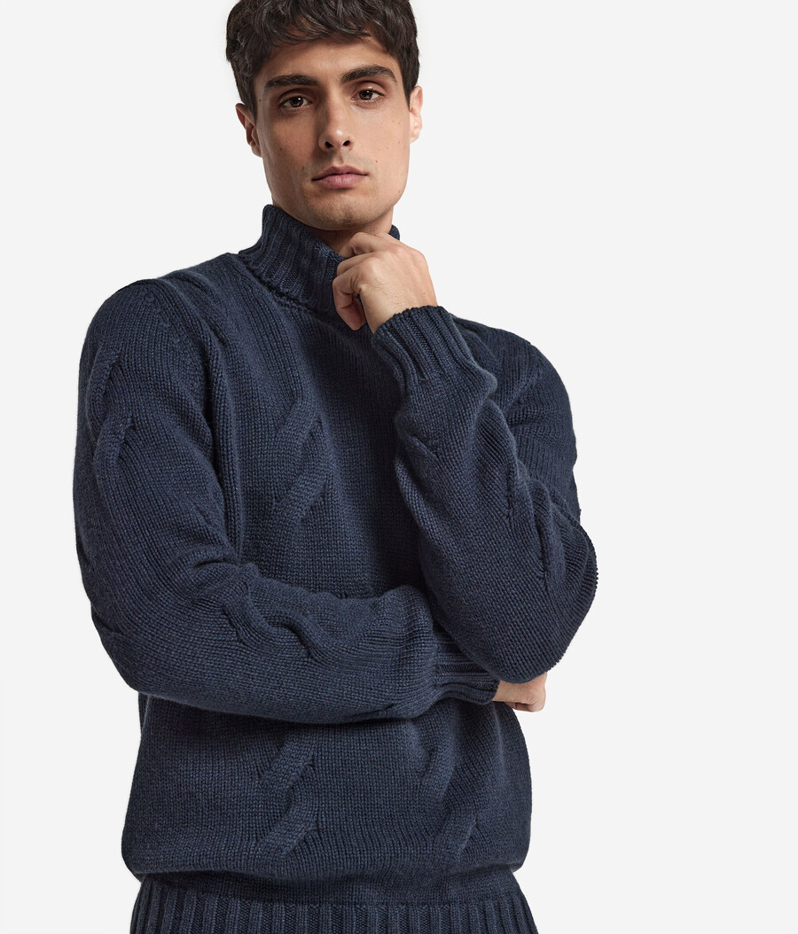 kashmirtröja med polotröja och kabelmönster