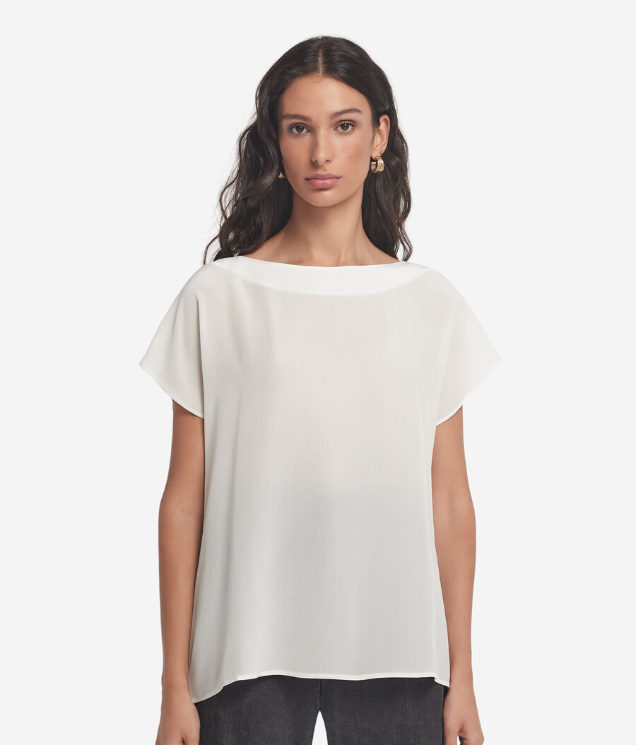 t-shirt med båtringning i siden och modal