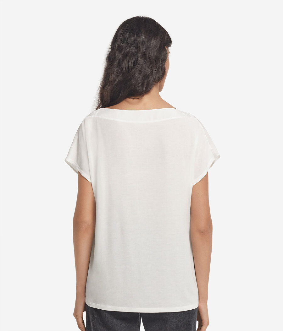 t-shirt med båtringning i siden och modal