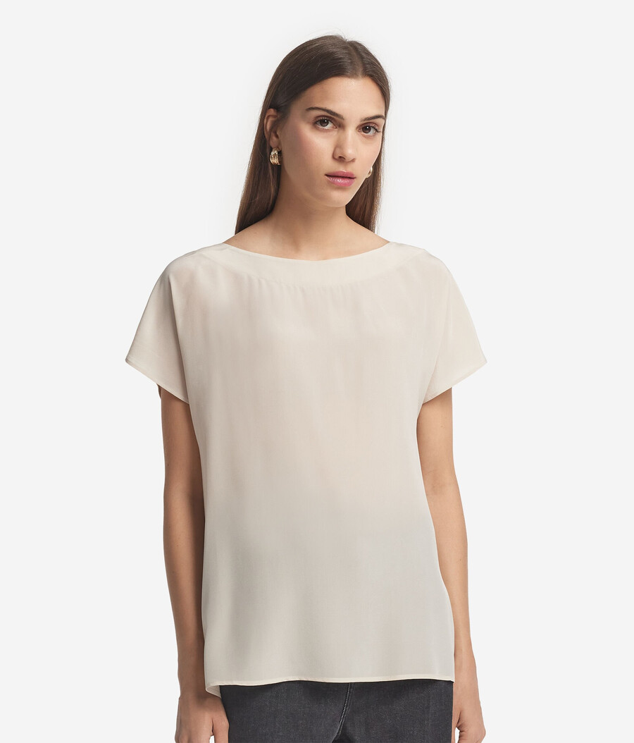 t-shirt med båtringning i siden och modal
