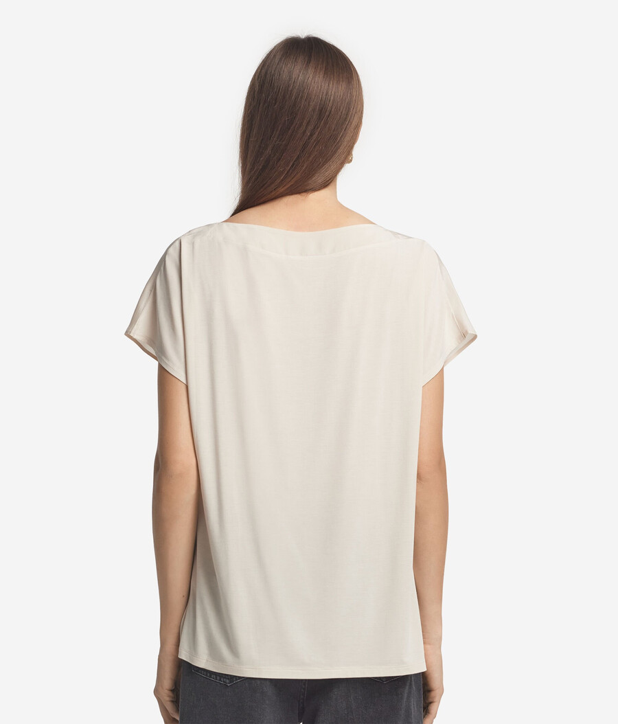 t-shirt med båtringning i siden och modal
