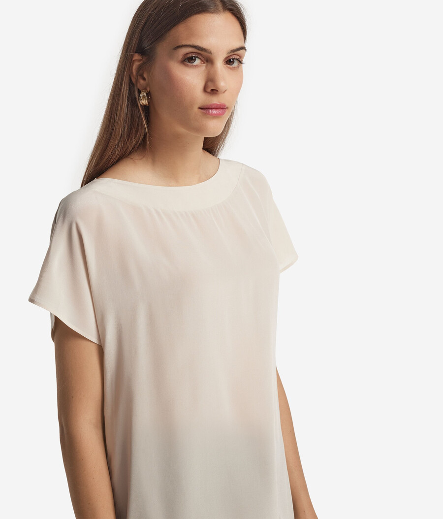 t-shirt med båtringning i siden och modal