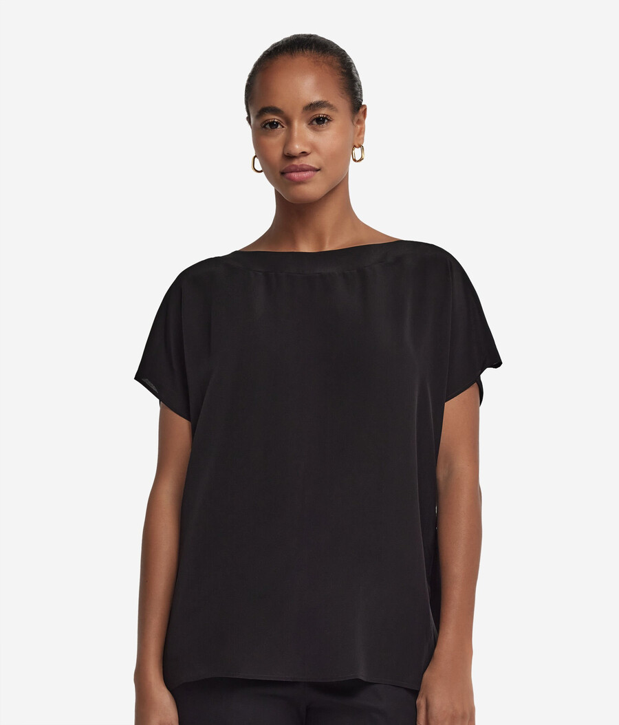t-shirt med båtringning i siden och modal