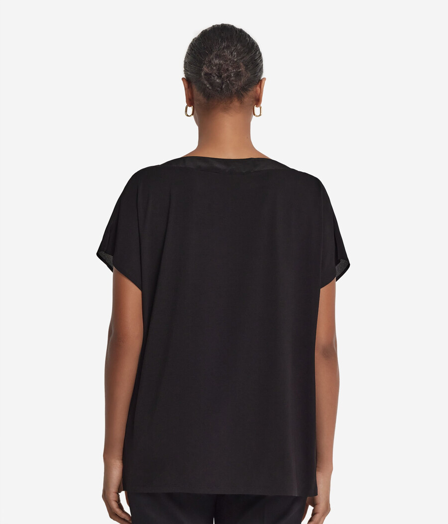t-shirt med båtringning i siden och modal