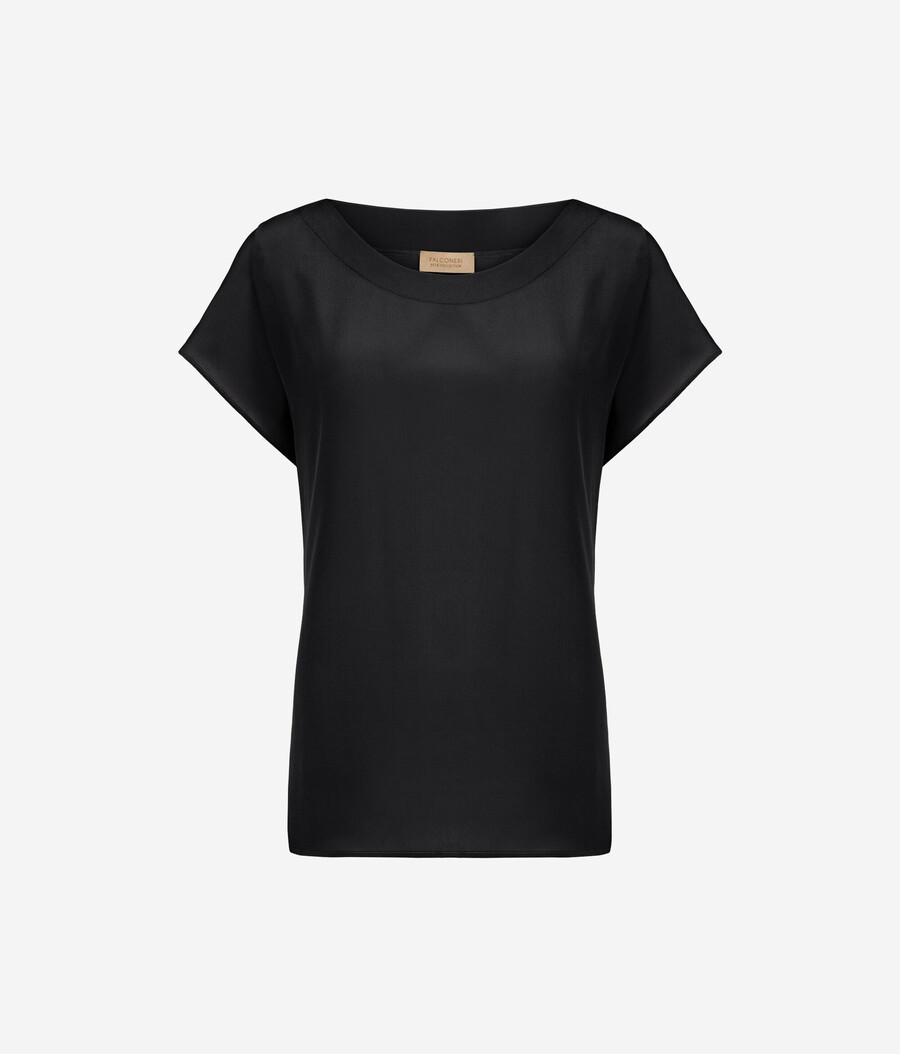 t-shirt med båtringning i siden och modal