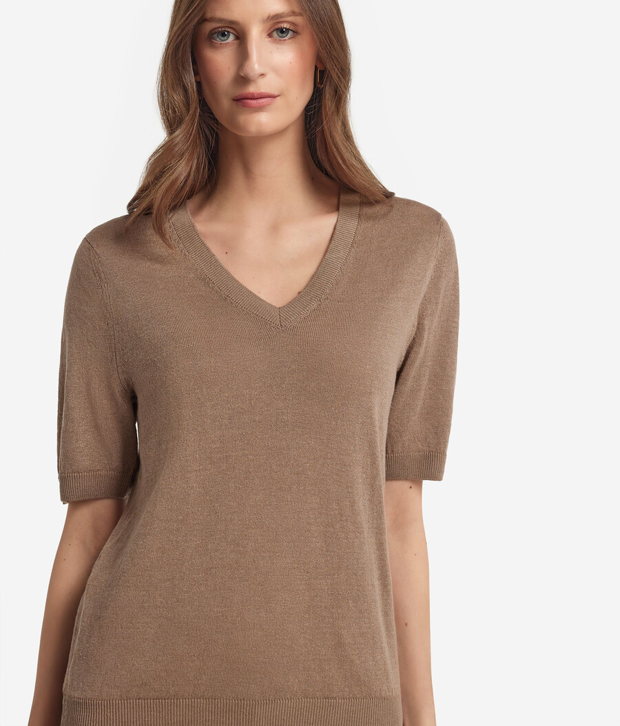 v-ringad t-shirt i linne och bomull