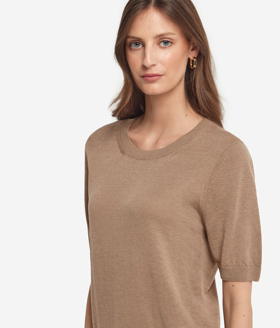 t-shirt med rund hals och bomullsringning