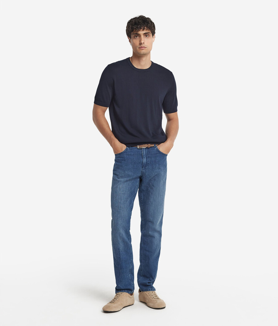 kortärmad t-shirt i fräsch bomull med rund hals