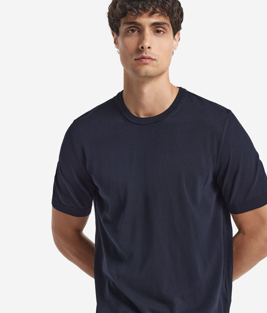 kortärmad t-shirt i fräsch bomull med rund hals